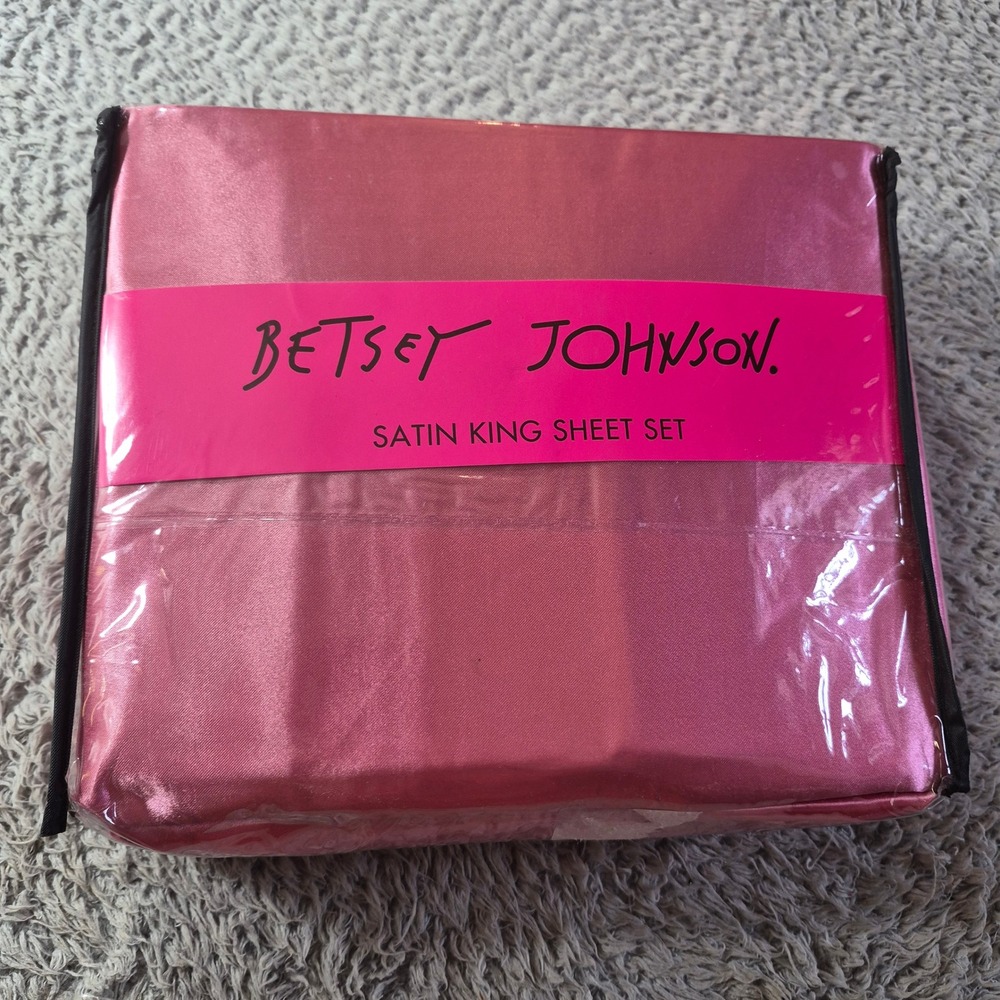Betsey Johnson Satin King Sheet Set Pink USHSA01179465 Y2K Barbiecore Glam Soft